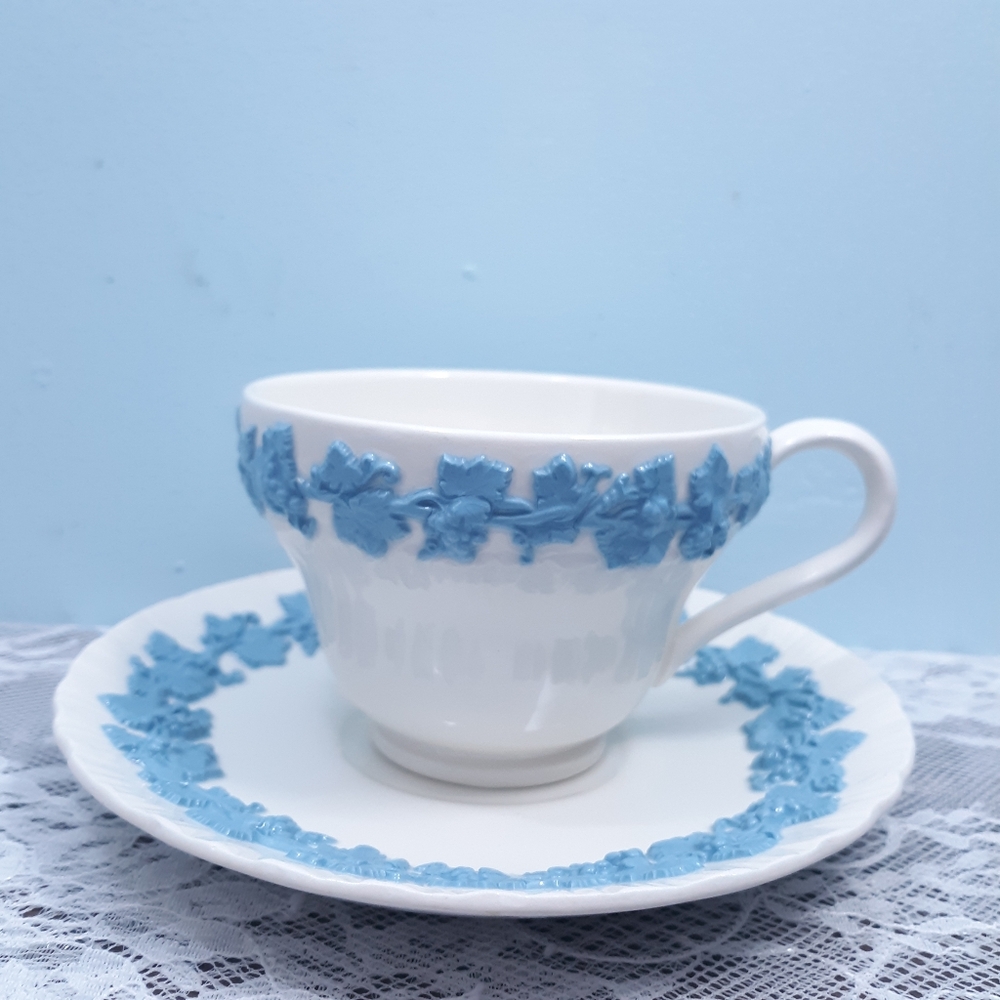 Wedgwood Queensware Lilac Blue Cream Seashell Edge Embossed Grapes Teacup Saucer - Picture 10 of 15